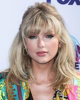 Taylor Swift Longsleeve T-shirt #3870791