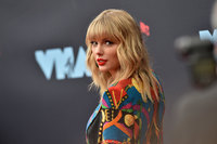 Taylor Swift Longsleeve T-shirt #3870829