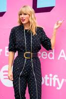 Taylor Swift Longsleeve T-shirt #3870846