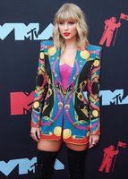 Taylor Swift Longsleeve T-shirt #3871077