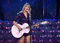 Taylor Swift Longsleeve T-shirt #3871113
