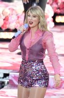 Taylor Swift Longsleeve T-shirt #3900857