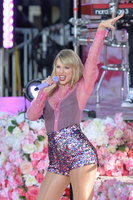 Taylor Swift Longsleeve T-shirt #3900909