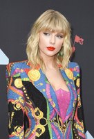 Taylor Swift Longsleeve T-shirt #3900912