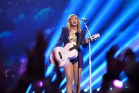 Taylor Swift Longsleeve T-shirt #3900940