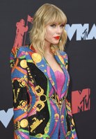 Taylor Swift Longsleeve T-shirt #3900956