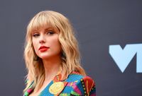 Taylor Swift Longsleeve T-shirt #3900973
