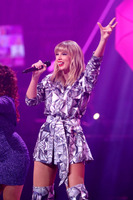 Taylor Swift Longsleeve T-shirt #3920836