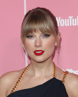 Taylor Swift Longsleeve T-shirt #3921046