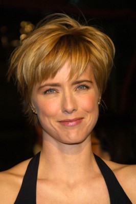 Tea Leoni posters