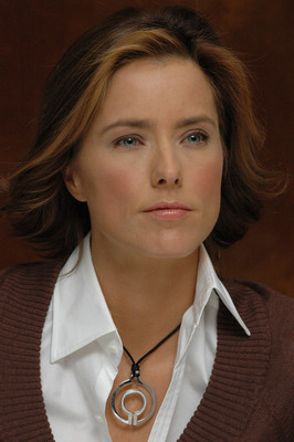 Tea Leoni posters