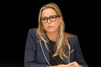 Tea Leoni longsleeve t-shirt #2707639