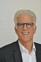 Ted Danson Longsleeve T-shirt #2521299
