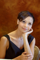 Thandie Newton Longsleeve T-shirt #2403468