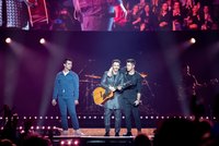 The Jonas Brothers t-shirt #3936628