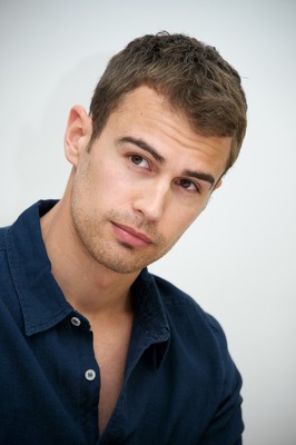 Theo James Poster 2432811