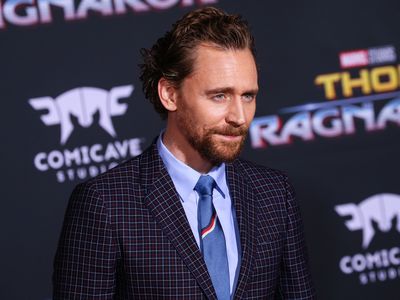 Tom Hiddleston stickers 2770996