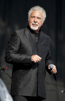 Tom Jones Longsleeve T-shirt #2517601