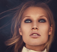 Toni Garrn Longsleeve T-shirt #2479799