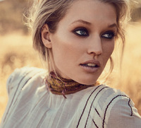 Toni Garrn mug #G777129
