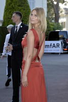 Toni Garrn mug #G1540459
