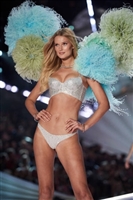 Toni Garrn mug #G2244717