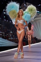 Toni Garrn mug #G2245247