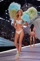 Toni Garrn Sweatshirt #3635630
