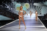 Toni Garrn mug #G2246045