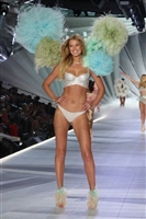 Toni Garrn mug #G2246047
