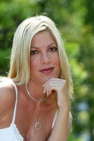 Tori Spelling Longsleeve T-shirt #2072816