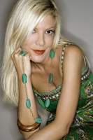 Tori Spelling Longsleeve T-shirt #2072837