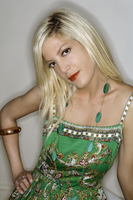 Tori Spelling Longsleeve T-shirt #3669722