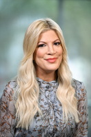 Tori Spelling Longsleeve T-shirt #3813519