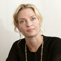 Uma Thurman Longsleeve T-shirt #2239265