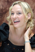 Uma Thurman Longsleeve T-shirt #2271136