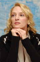 Uma Thurman Longsleeve T-shirt #2388073