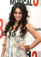 Vanessa Hudgens Sweatshirt #1523347