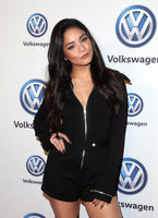Vanessa Hudgens longsleeve t-shirt #3756049