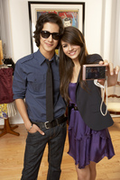 Victoria Justice Longsleeve T-shirt #2121127