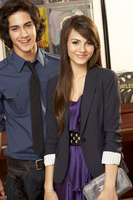 Victoria Justice Longsleeve T-shirt #2121148