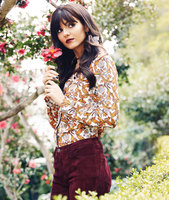 Victoria Justice Longsleeve T-shirt #2597237