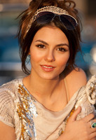 Victoria Justice Longsleeve T-shirt #2633083