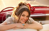 Victoria Justice Longsleeve T-shirt #2633085