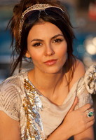 Victoria Justice Longsleeve T-shirt #2633183