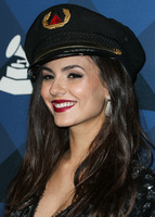 Victoria Justice Longsleeve T-shirt #2767580