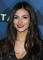 Victoria Justice Longsleeve T-shirt #2767613