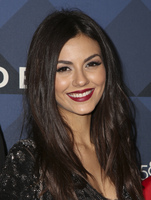 Victoria Justice Longsleeve T-shirt #2767624