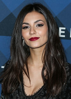 Victoria Justice Longsleeve T-shirt #2767647