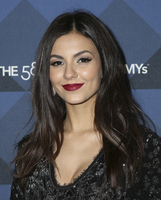 Victoria Justice Longsleeve T-shirt #2767650